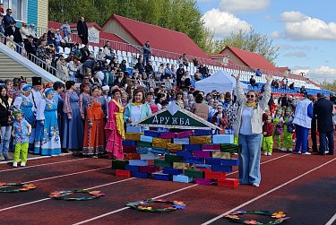 Обновленный стадион принял первых игроков 